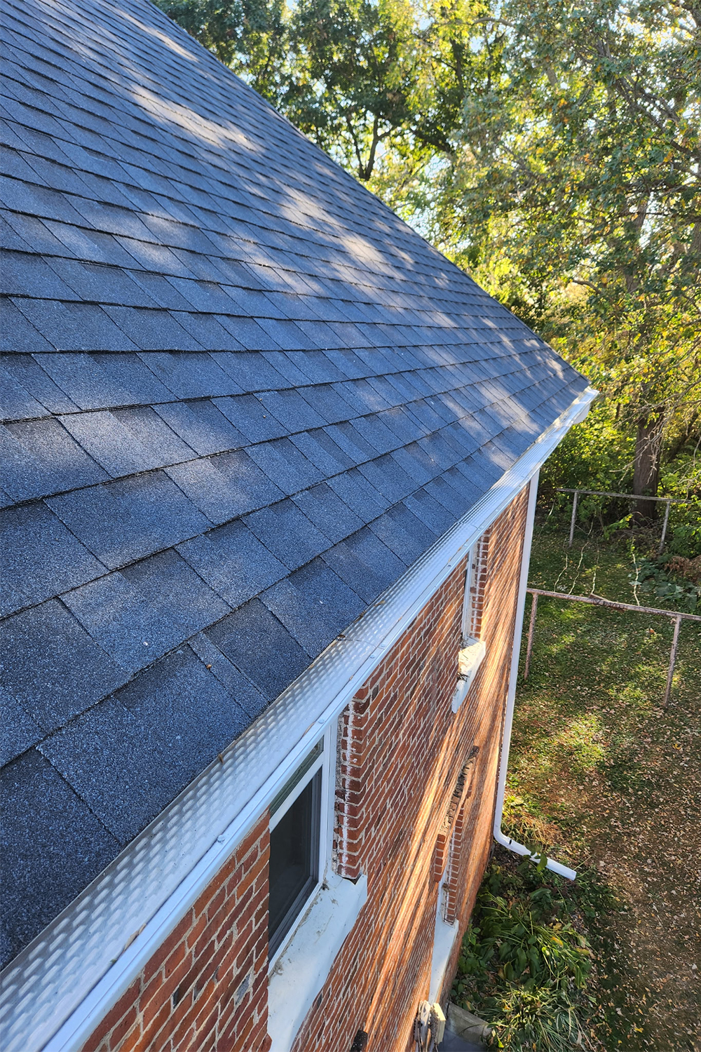 New shingles and gutters with screens