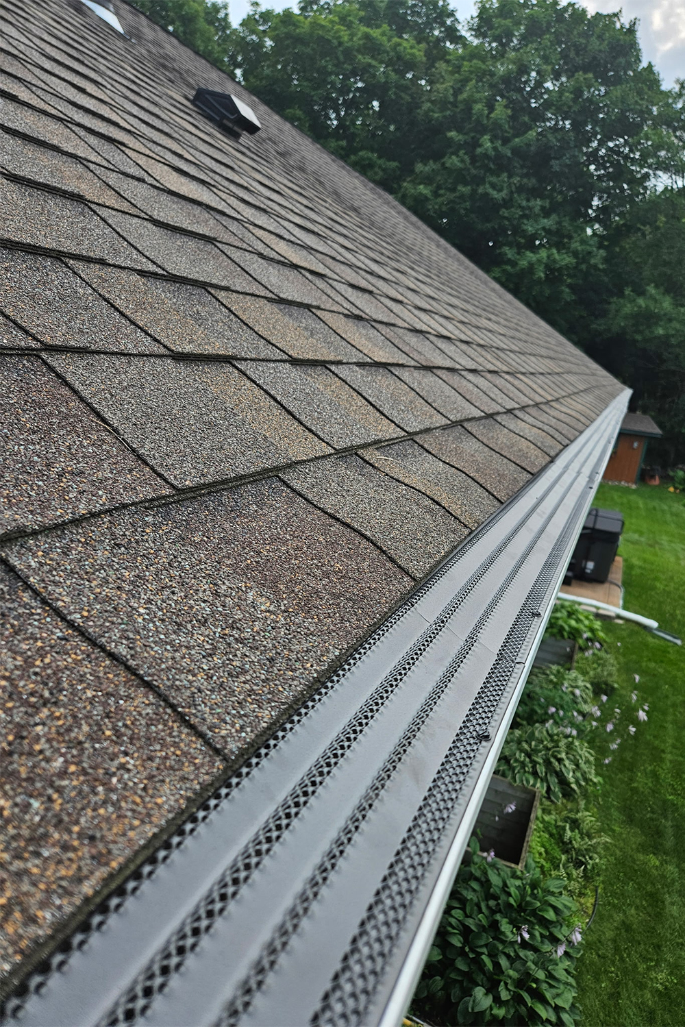 New shingles and gutters with screens